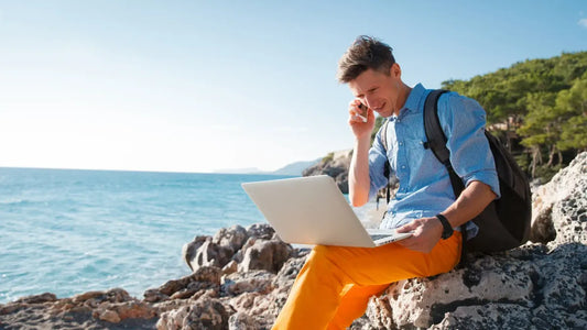 Digital Nomad Life in 2025: How Smart WiFi Devices Like Globlinker Make It Possible