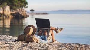 Traveling for Work and Play: How Bleisure Travelers Stay Connected in 2025